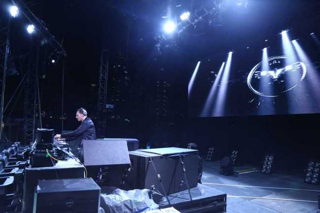 Tiesto heads to the DXBeach with eclipse