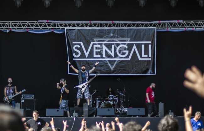 Contrasting artists endorse Sennheiser D1