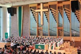 St. Andrews Lutheran Church mics choir with Earthworks 