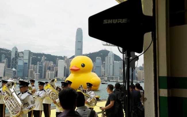 Shure wireless delivers audio over water for Victoria Harbour duck