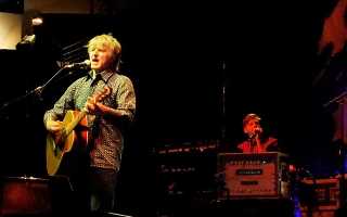Delta covers Neil Finn and Man City